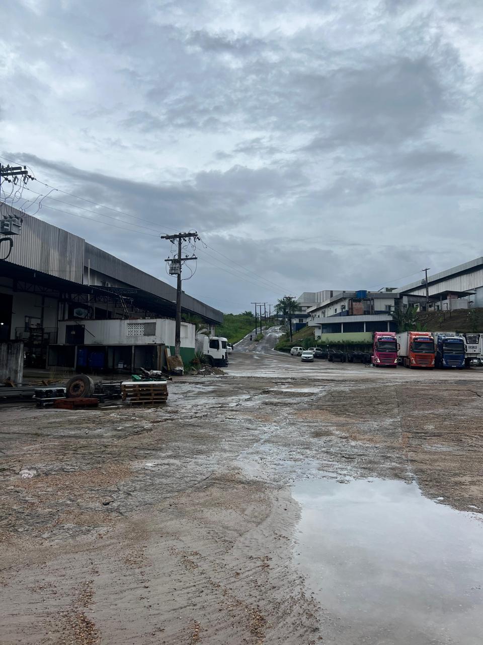 Galpão com 2.100m2