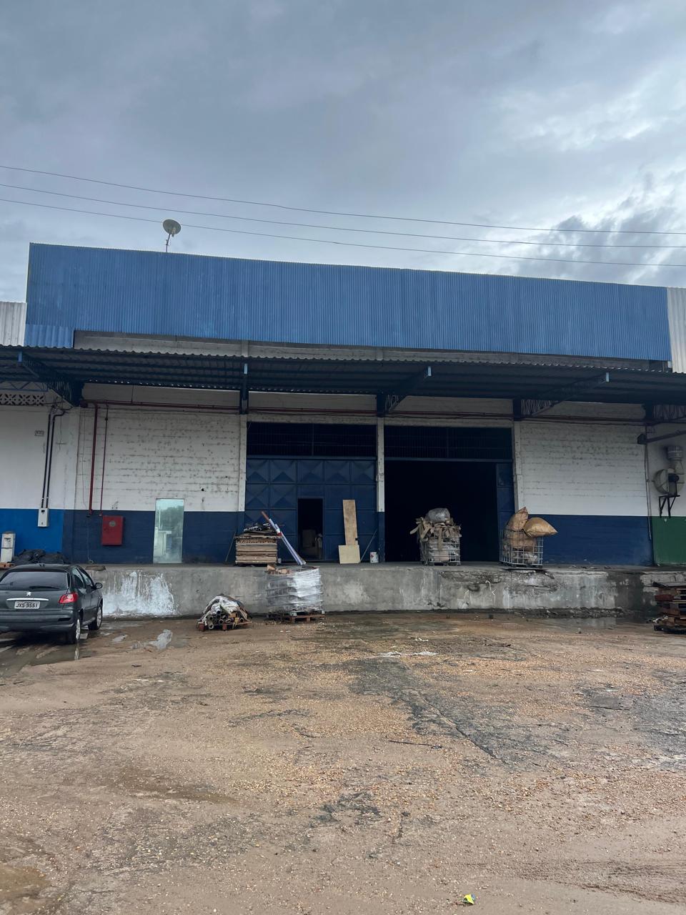 Galpão com 2.100m2 - 3