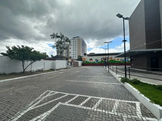 Andar comercial na Djalma Batista