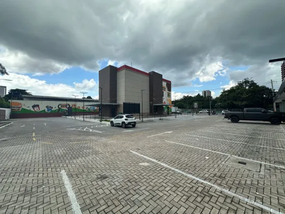 Andar comercial na Djalma Batista