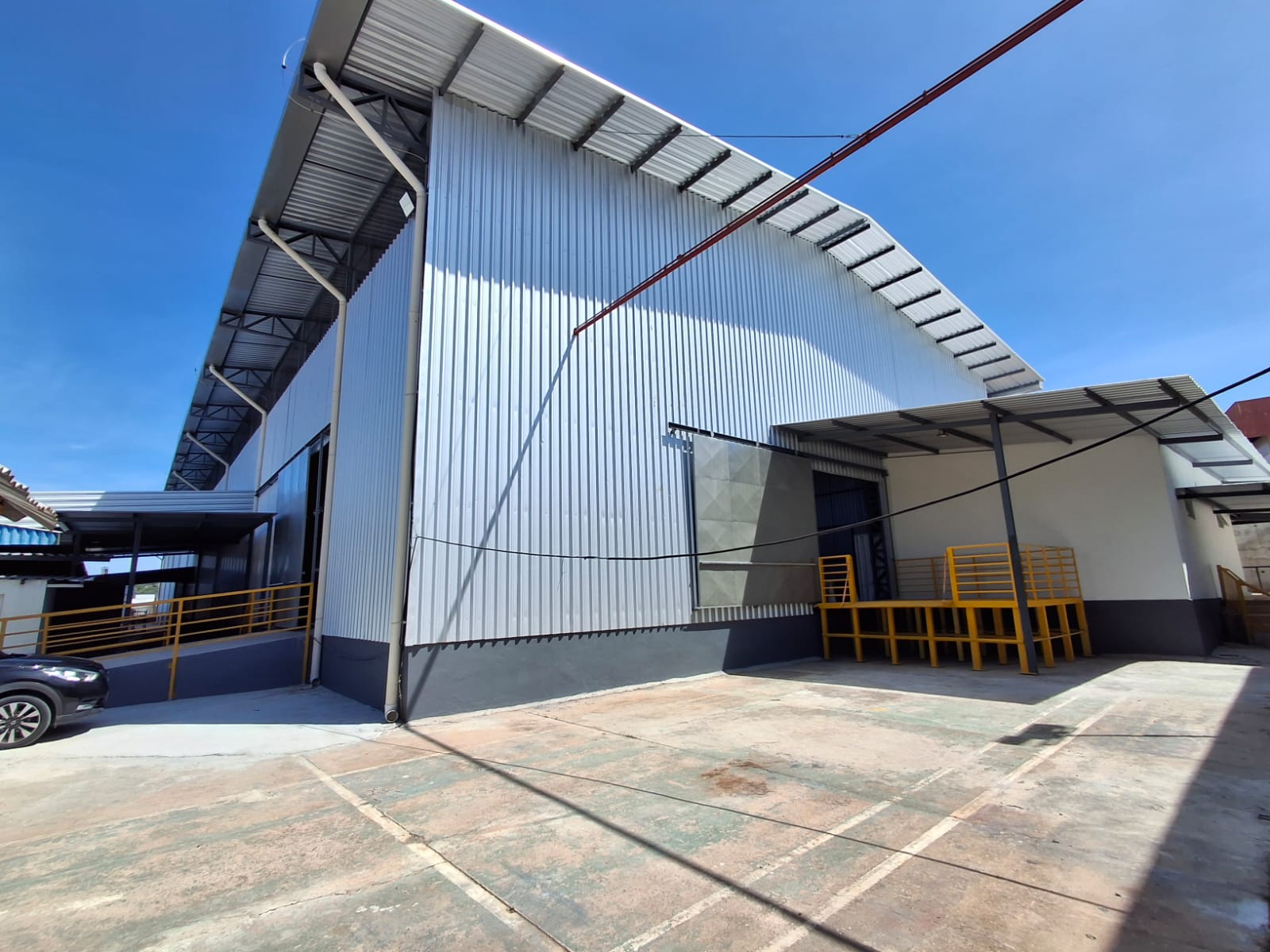 Galpão com 2.230m2 no Distrito Industrial - mais fotos