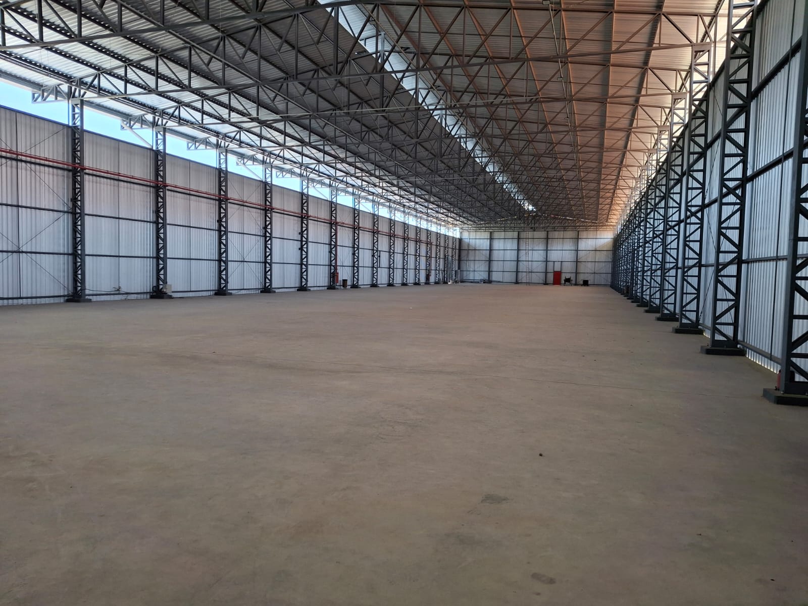 Galpão com 2.230m2 no Distrito Industrial - 4