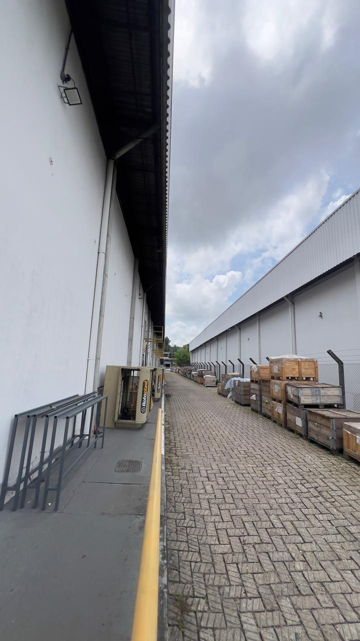 Galpão com 6.200m2 no Distrito Industrial - mais fotos