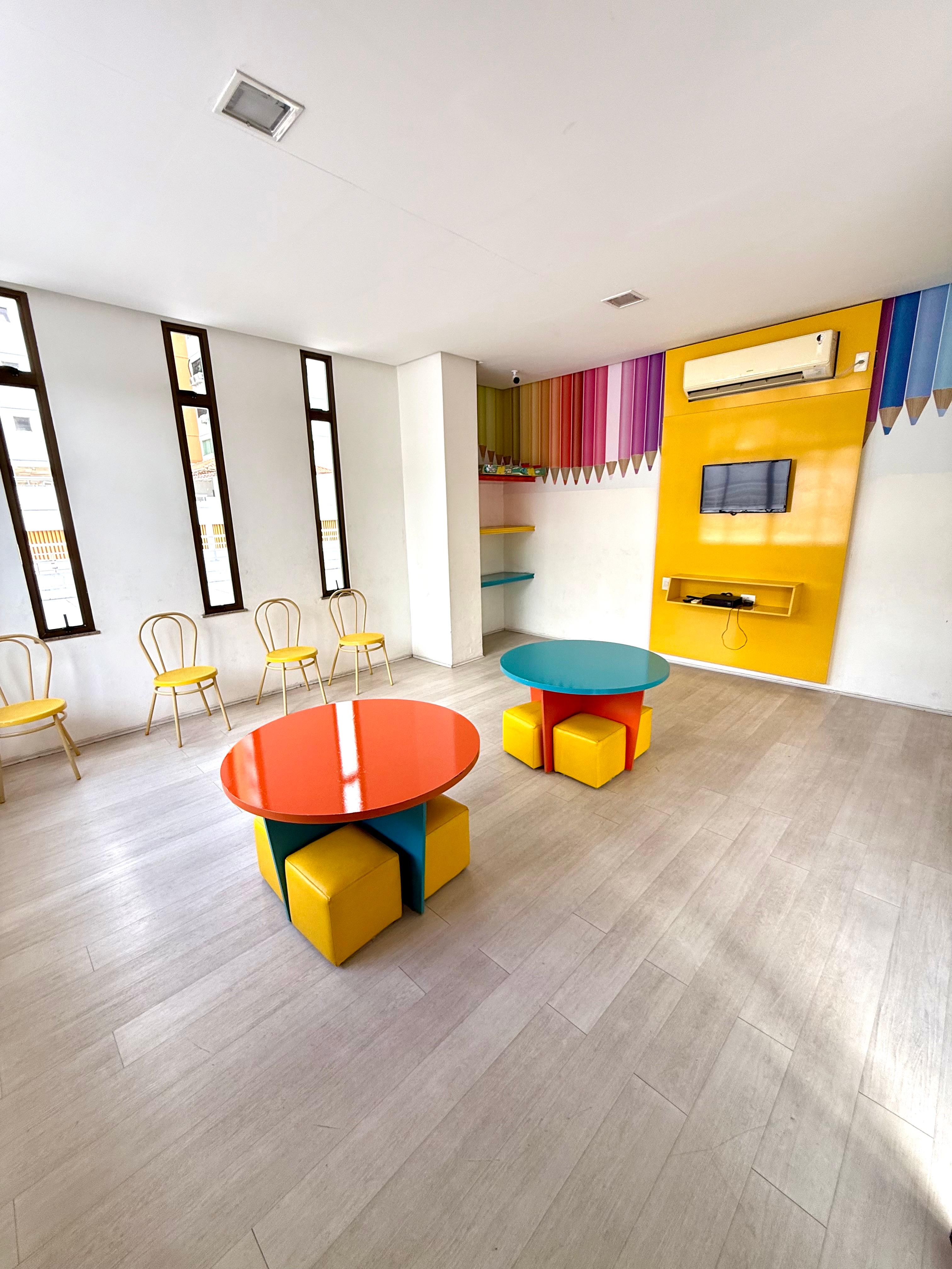 Apartamento com 1 suíte e 2 semi-suítes no cond. Jardim Itália