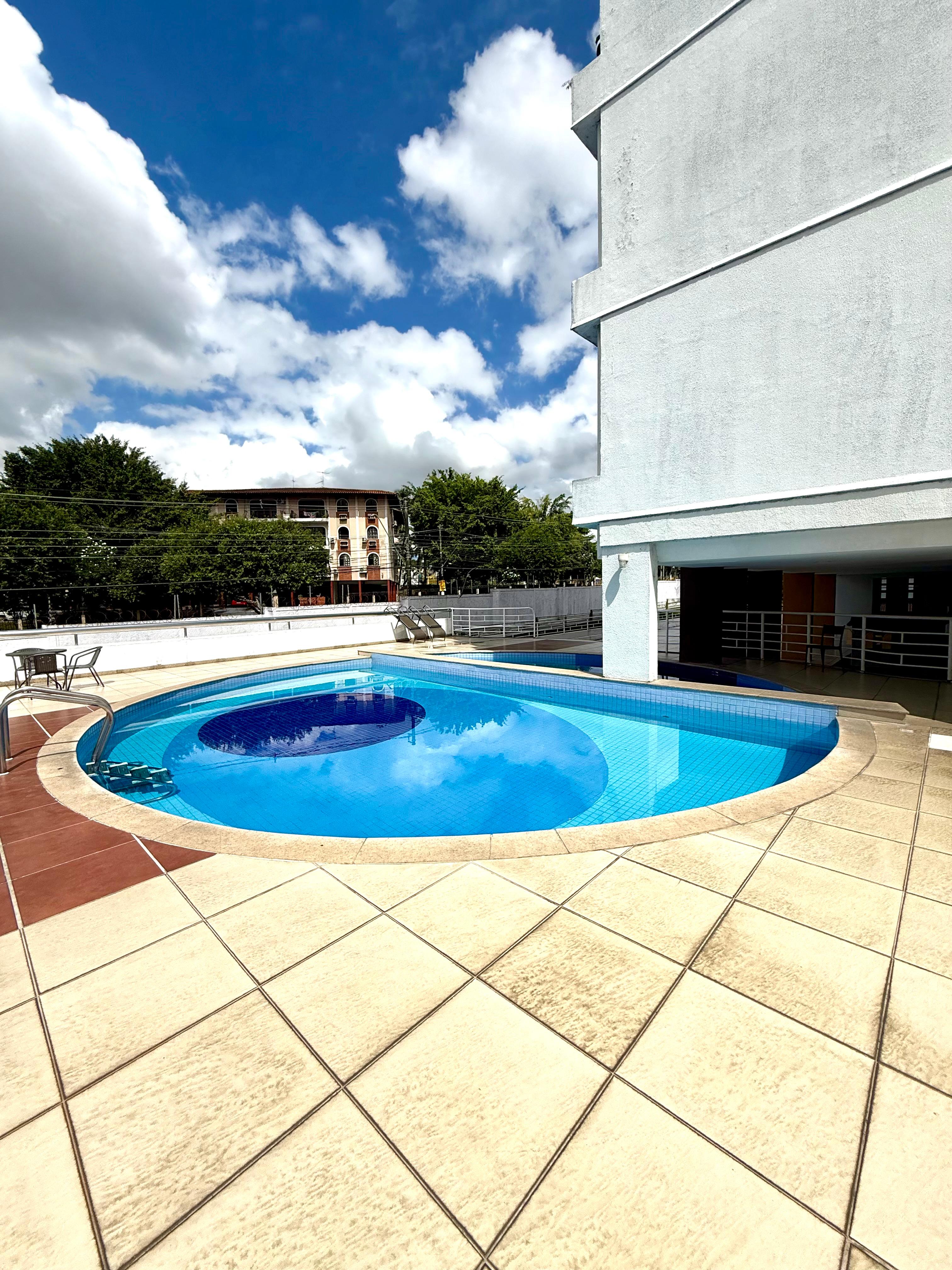 Apartamento com 1 suíte e 2 semi-suítes no cond. Jardim Itália