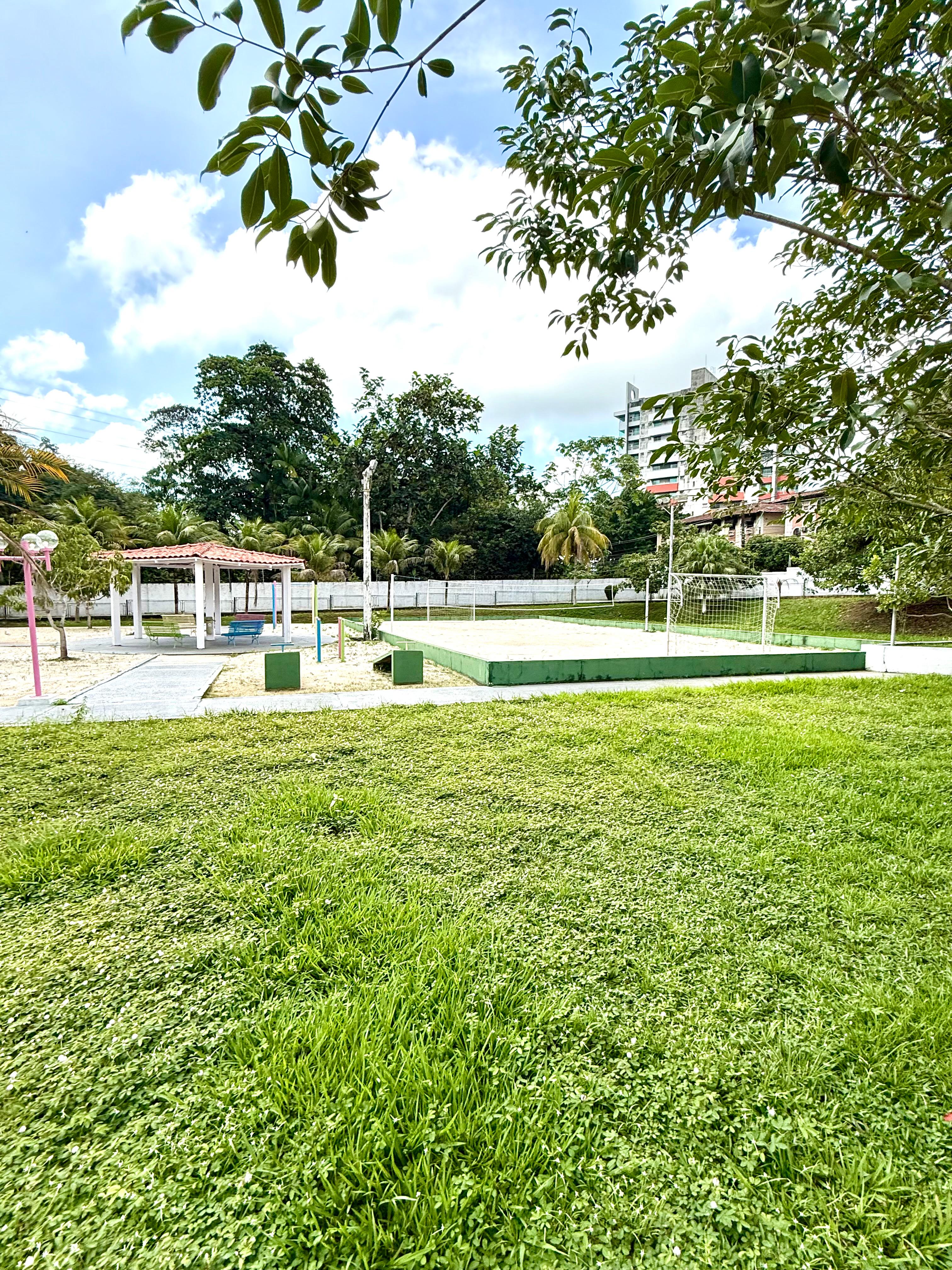 Apartamento com 1 suíte e 2 semi-suítes no cond. Jardim Itália