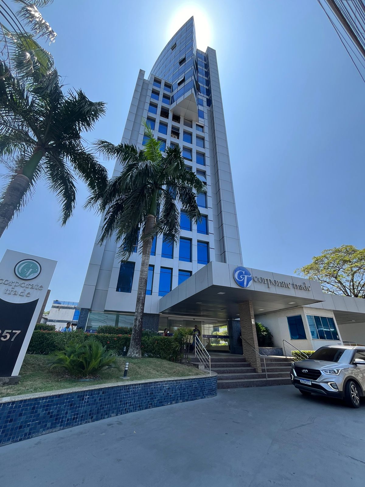 Sala Comercial com 116m² com divisórias no Edifício Corporate Trade