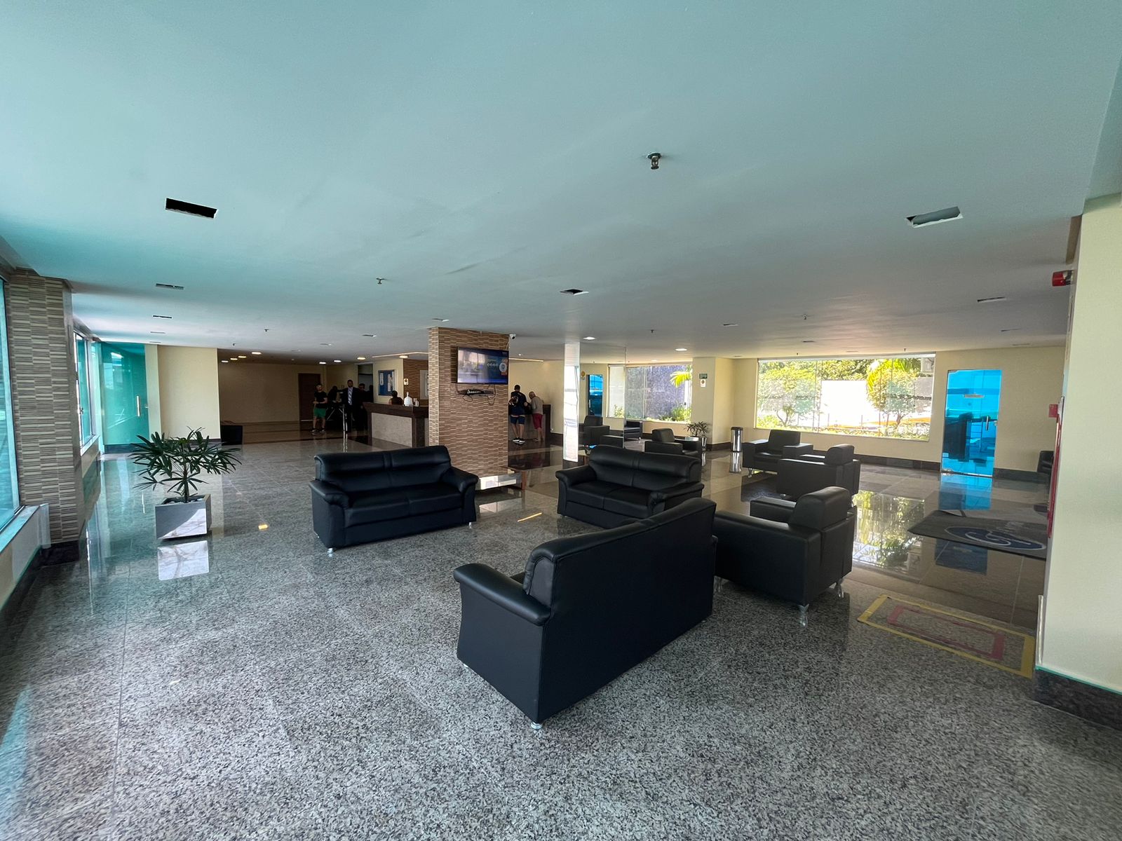 Sala Comercial com 116m² com divisórias no Edifício Corporate Trade