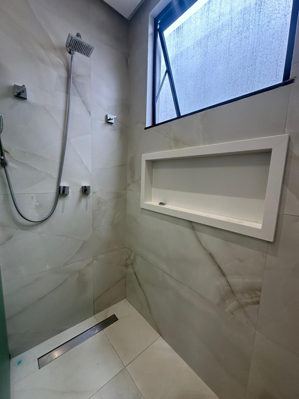 Casa com 4 suítes no cond. Quinta das Laranjeiras
