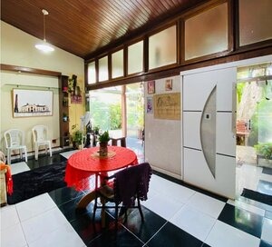 Casa com 3 quartos e edícula no cond. Via Veneto
