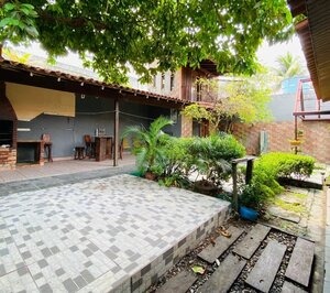 Casa com 3 quartos e edícula no cond. Via Veneto
