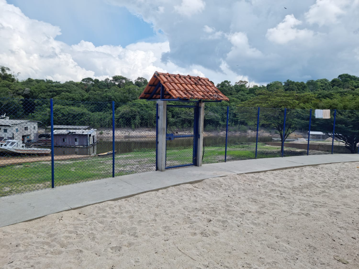  PRAIA DOURADA Casa de Frente para o Rio 