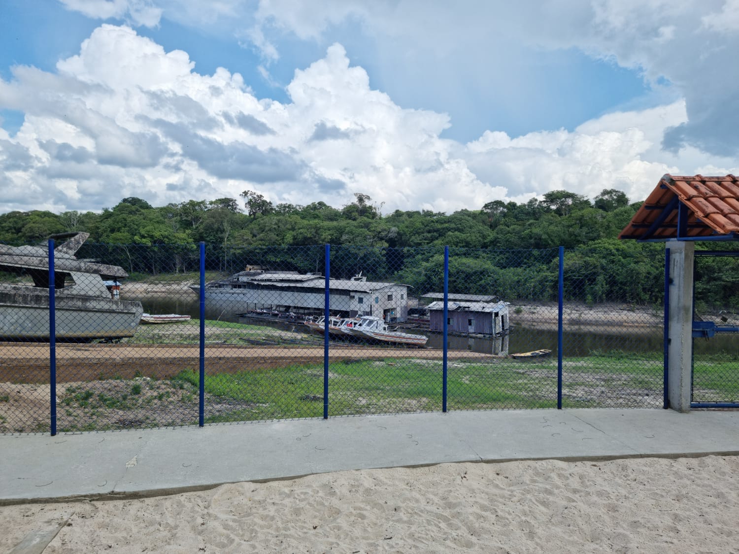  PRAIA DOURADA Casa de Frente para o Rio 