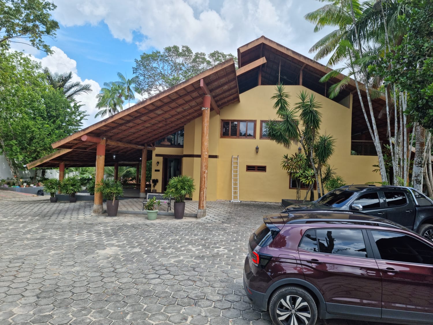  PRAIA DOURADA Casa de Frente para o Rio 