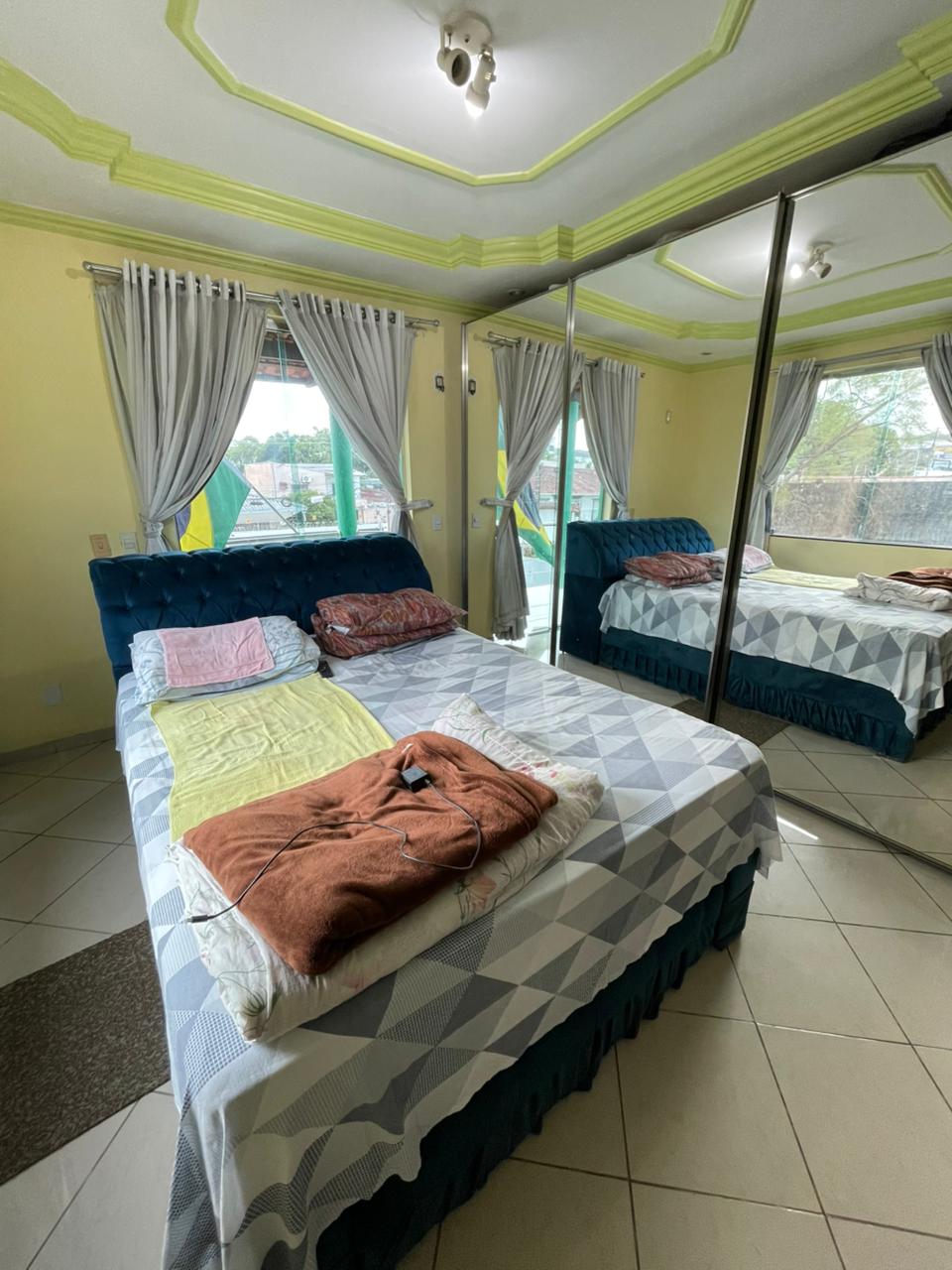 Casa com 04 dormitórios com 279m² no Parque das Laranjeiras