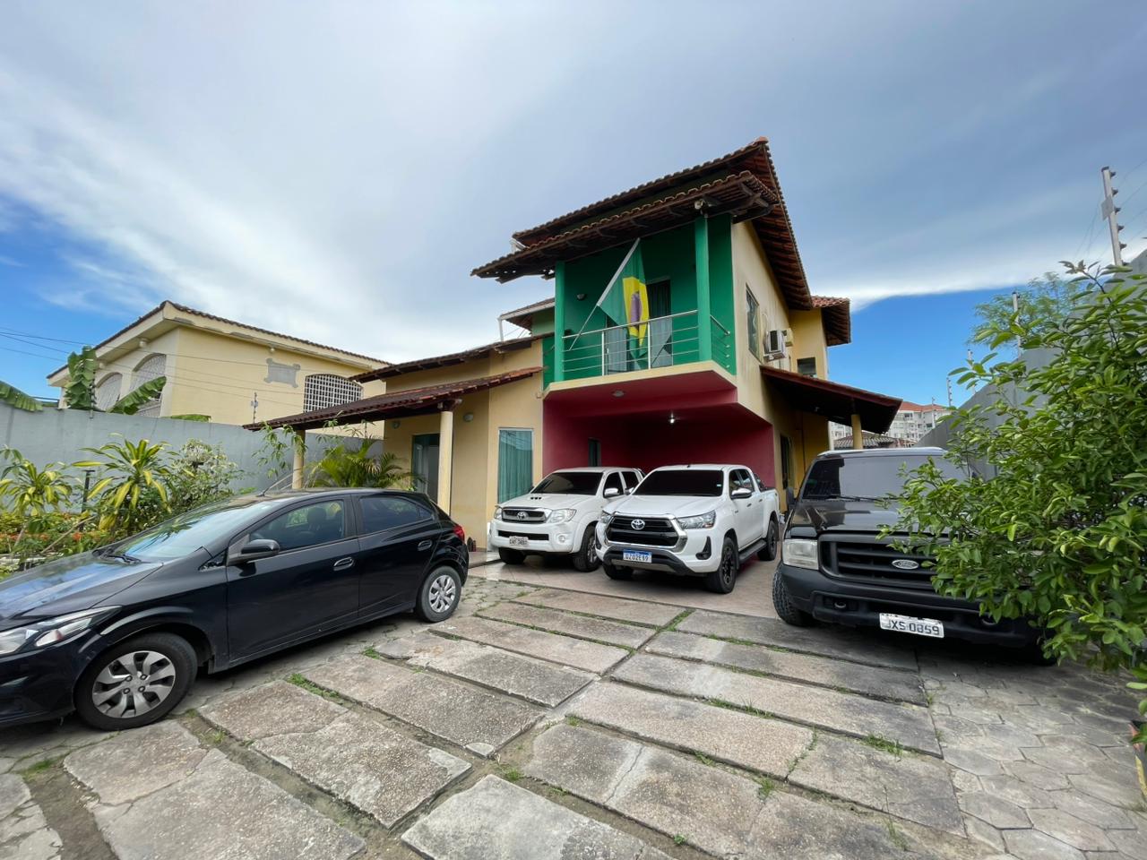 Casa com 04 dormitórios com 279m² no Parque das Laranjeiras