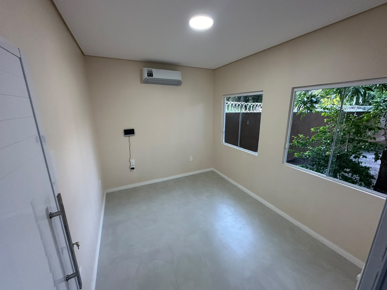 Sala comercial com 11m2 em espaço compartilhado estilo coworking no Aleixo